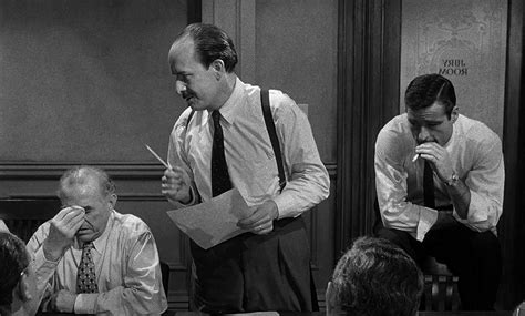 Waarom 12 Angry Men een meesterwerk is dat je nu direct moet kijken: Een intens drama met een magistrale acteerprestatie van Henry Fonda!